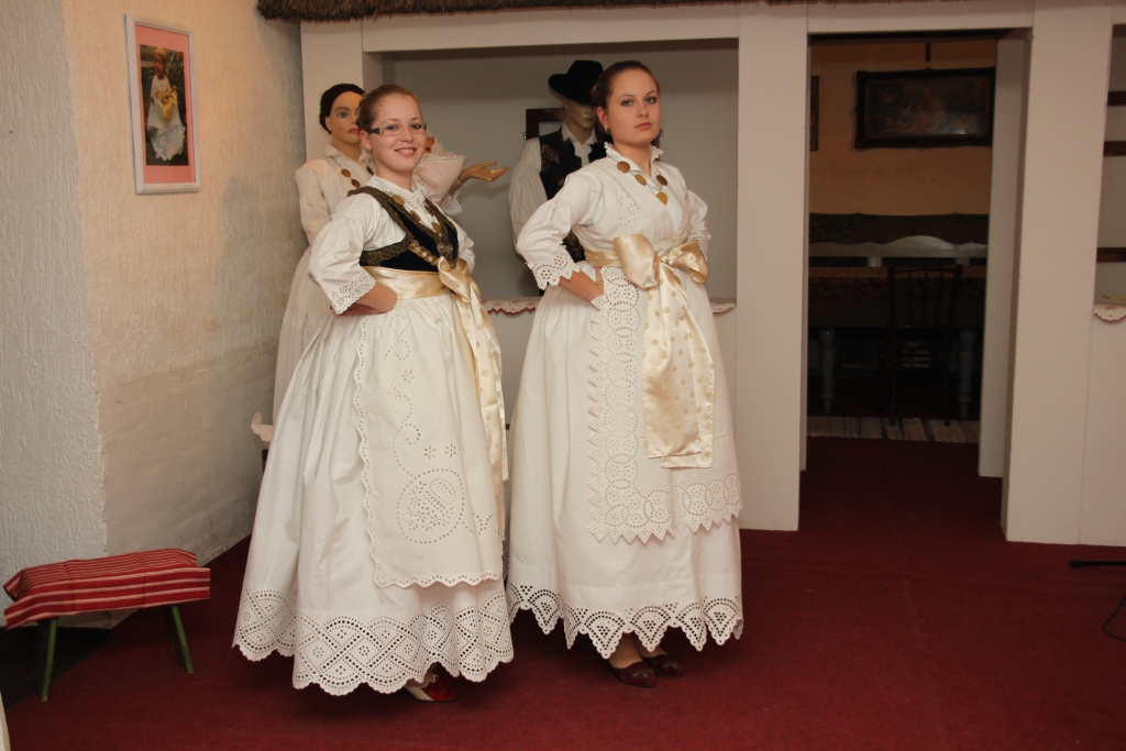 Bunjevacki bili sling 43